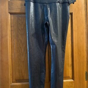 Nike NWT Large 7/8 length Black Leggings